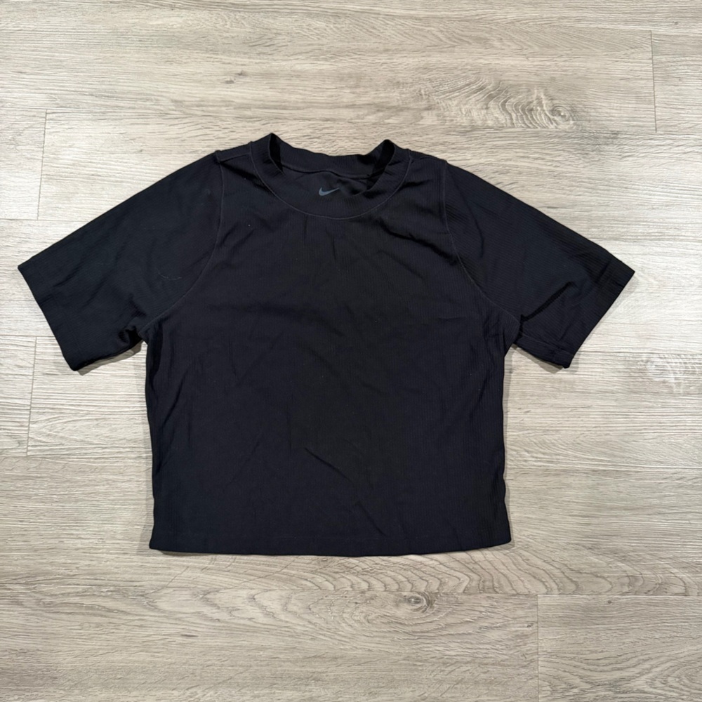 Nike Women's Black Crop Top Zenvy‎ Drifit